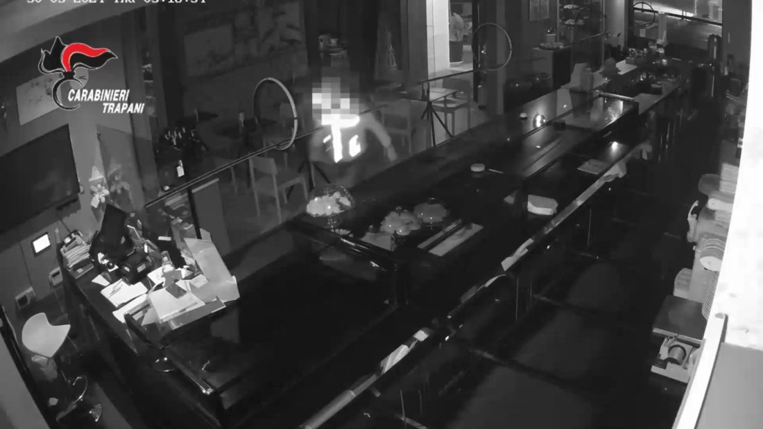 furti-centro-storico.mp4_snapshot_01.14.780