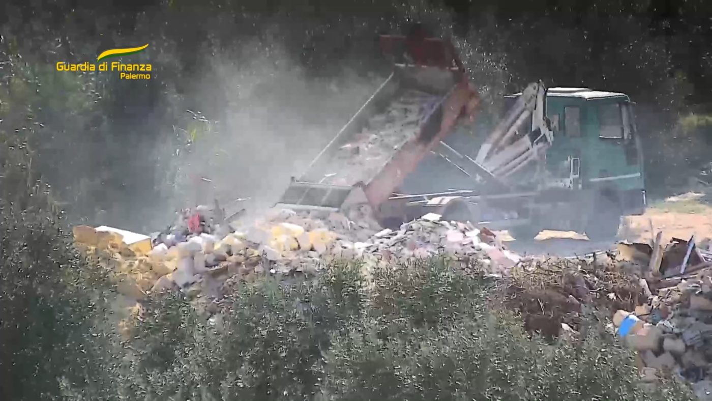 rifiuti-illeciti-Partinicio.mp4_snapshot_00.22.310