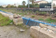 Maltempo ad Alcamo Marina: crollano 80 metri di ringhiera sulla statale 187 (VIDEO)